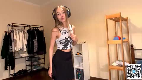 Catalina online show from November 26, 11:11 am