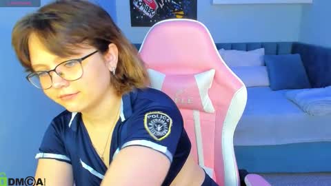 glimmer_goddesss online show from September 9, 8:14 am
