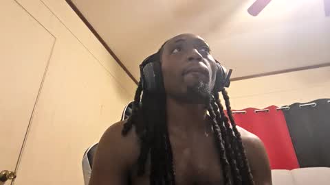 Snapshot of glomightyj chatting on December 17, 5:13 am glomightyj online show from December 17, 5:13 am