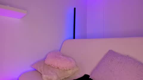 Mimi online show from December 9, 3:44 pm