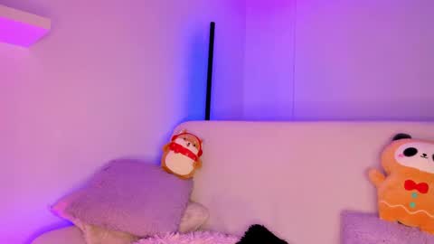 Mimi online show from December 14, 8:08 pm