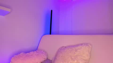 Mimi online show from December 16, 9:31 pm