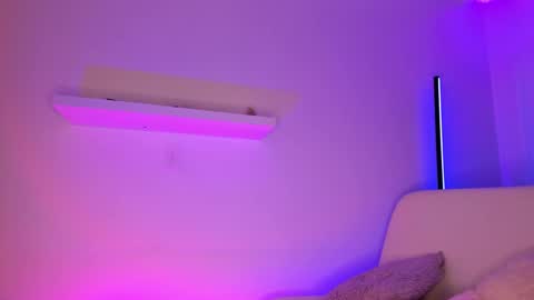 Mimi online show from January 15, 4:54 pm