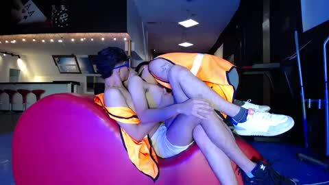 THOMAS AND DAMIAND online show from January 28, 9:08 pm