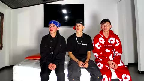 THOMAS AND DAMIAND online show from October 12, 5:34 pm