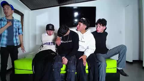 THOMAS AND DAMIAND online show from November 2, 6:32 pm