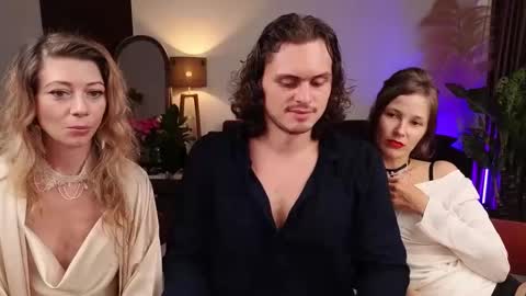   330 UTC2 girls   online show from December 14, 3:29 am