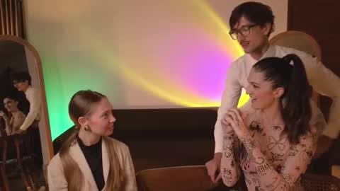   330 UTC2 girls   online show from September 9, 3:17 am