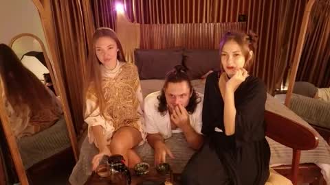   330 UTC2 girls   online show from November 21, 4:33 am