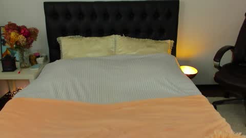 Snapshot of goddess_squirt_ chatting on October 14, 5:41 am Katrin online show from October 14, 5:41 am