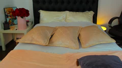 Snapshot of goddess_squirt_ chatting on October 27, 4:27 am Katrin online show from October 27, 4:27 am