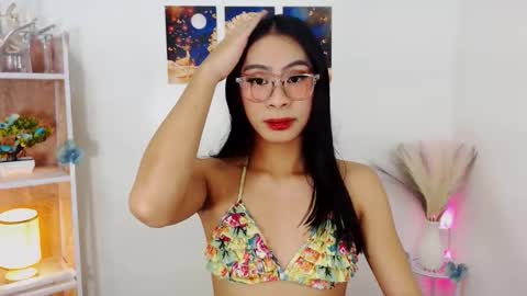 Kyla and Nian online show from October 3, 9:39 am