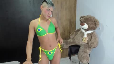 Snapshot of goldenangels1 chatting on October 17, 6:54 pm goldenangels1 online show from October 17, 6:54 pm