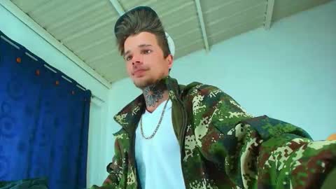 Snapshot of goldy_loyal99 chatting on September 14, 10:42 pm Goldy Loyal93 online show from September 14, 10:42 pm