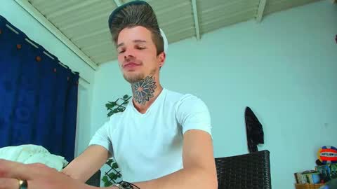 Snapshot of goldy_loyal99 chatting on September 18, 10:12 pm Goldy Loyal93 online show from September 18, 10:12 pm