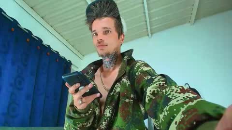 Snapshot of goldy_loyal99 chatting on October 16, 4:02 am Goldy Loyal93 online show from October 16, 4:02 am