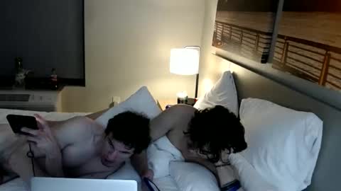 Snapshot of gooningash chatting on December 4, 7:06 am Ash online show from December 4, 7:06 am