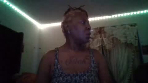 Snapshot of gotcake713 chatting on November 2, 5:37 pm Sue Goddess online show from November 2, 5:37 pm