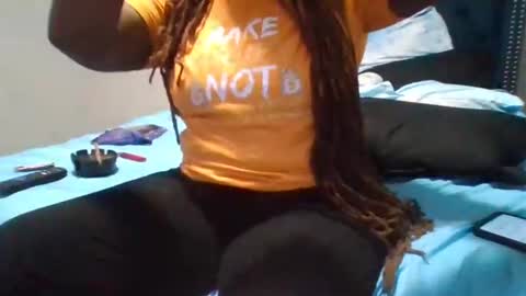 Snapshot of gotcake713 chatting on November 25, 12:10 am Sue Goddess online show from November 25, 12:10 am