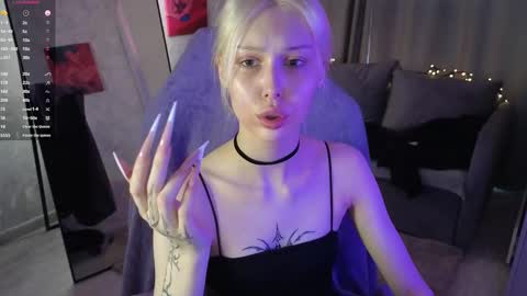 Snapshot of goth__tv chatting on November 8, 11:43 am Violeta online show from November 8, 11:43 am