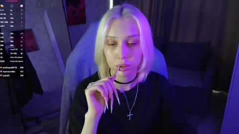 Snapshot of goth__tv chatting on November 11, 9:42 am Violeta online show from November 11, 9:42 am