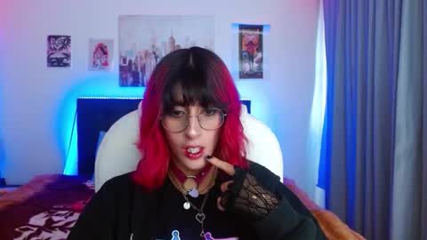 goth_minerva online show from November 30, 1:26 pm