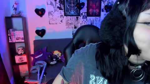 Snapshot of goth_stein chatting on February 11, 4:33 am Engel Please help me to reach 50 thumbs up online show from February 11, 4:33 am