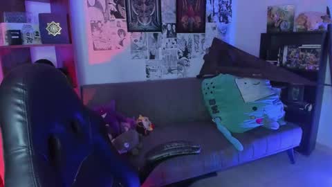 Snapshot of goth_stein chatting on October 21, 1:28 am Engel Please help me to reach 50 thumbs up online show from October 21, 1:28 am