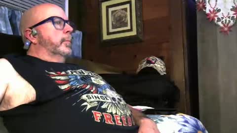 Snapshot of granitebuckeye1969 chatting on December 15, 12:15 am granitebuckeye1969 online show from December 15, 12:15 am