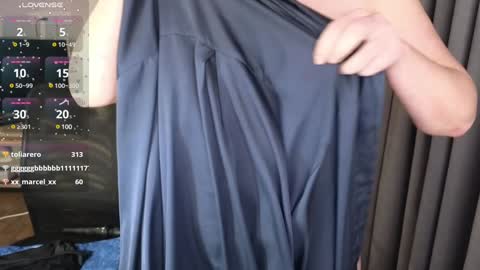 Snapshot of gray_swann chatting on February 1, 10:34 pm Ray online show from February 1, 10:34 pm