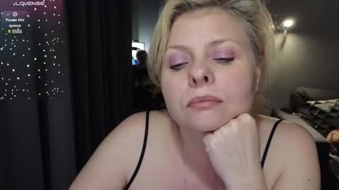 Snapshot of gray_swann chatting on February 20, 4:36 pm Ray online show from February 20, 4:36 pm