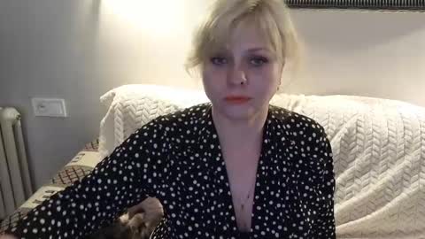 Snapshot of gray_swann chatting on March 4, 8:16 pm Ray online show from March 4, 8:16 pm