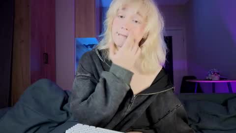 Greg-independent model online show from September 13, 9:25 pm