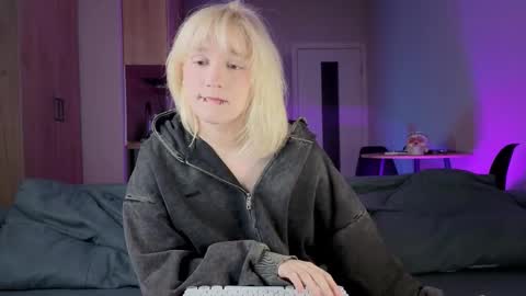 Greg-independent model online show from October 17, 9:06 pm