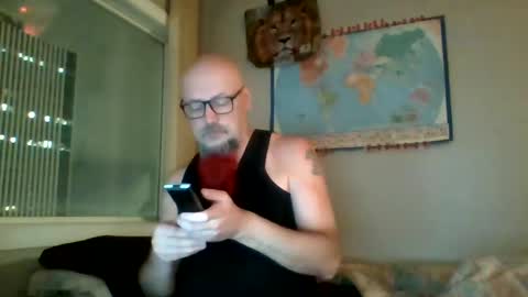 Snapshot of gregrev chatting on December 17, 2:33 am gregrev online show from December 17, 2:33 am
