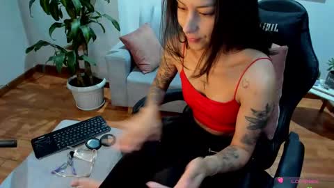 Snapshot of greta_miss chatting on February 4, 2:07 am Emmy online show from February 4, 2:07 am