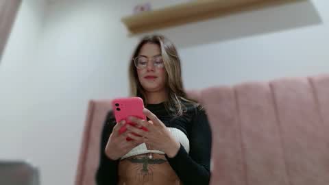 Snapshot of greta_miss chatting on October 16, 3:07 am Emmy online show from October 16, 3:07 am