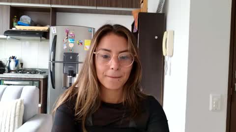 Snapshot of greta_miss chatting on October 16, 4:30 pm Emmy online show from October 16, 4:30 pm