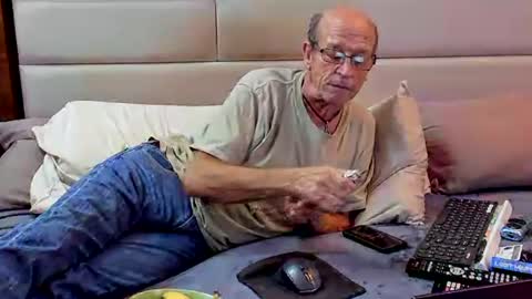 Grey.  If viewing your cam I am more likely to stay if you show your face. online show from February 19, 12:35 am