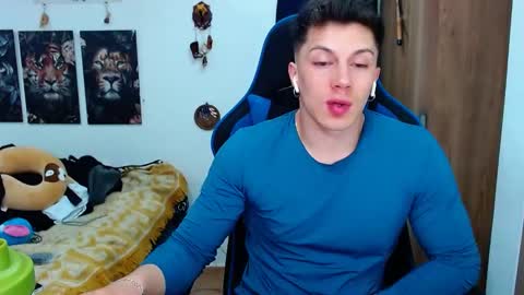 Snapshot of griego01 chatting on December 23, 2:35 am griego01 online show from December 23, 2:35 am