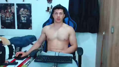 Snapshot of griego01 chatting on February 23, 4:50 am griego01 online show from February 23, 4:50 am