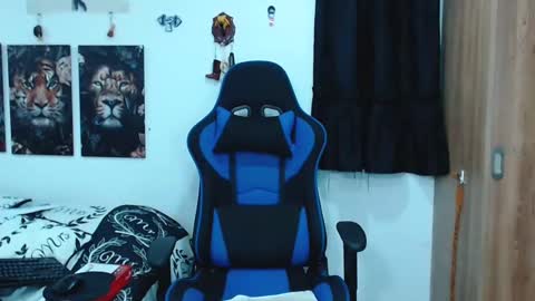 Snapshot of griego01 chatting on February 25, 11:00 pm griego01 online show from February 25, 11:00 pm