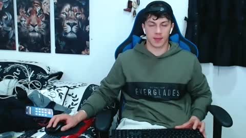 Snapshot of griego01 chatting on March 6, 7:10 pm griego01 online show from March 6, 7:10 pm