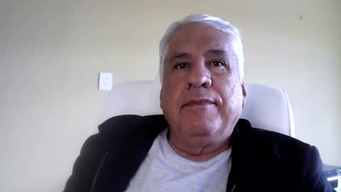 Snapshot of grisa01 chatting on October 22, 1:11 pm grisa01 online show from October 22, 1:11 pm