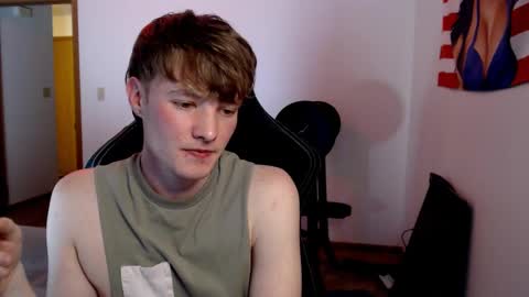 Snapshot of gucciboi4 chatting on January 12, 3:49 am gucciboi4 online show from January 12, 3:49 am