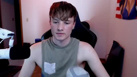 Snapshot of gucciboi4 chatting on February 8, 3:52 am gucciboi4 online show from February 8, 3:52 am