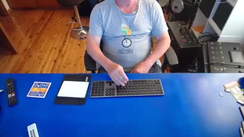 guesswhatigot2 online show from December 7, 8:22 am