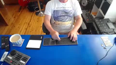 guesswhatigot2 online show from December 16, 8:09 am