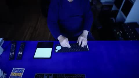 guesswhatigot2 online show from September 16, 7:42 am