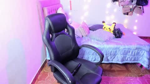 Hello Im Julieta Im 25 years old welcome to my room have fun and be happy. online show from January 24, 8:13 am